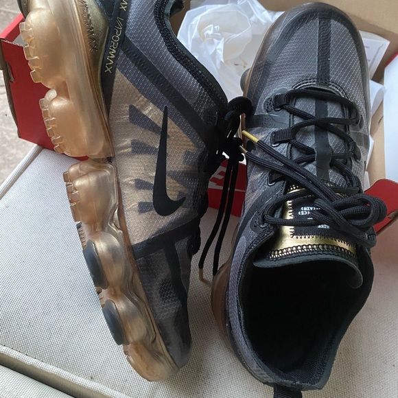 Nike Air VaporMax 2019 Black Metallic Gold - Picture 3 of 11